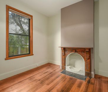 Convenient and Central - Photo 5