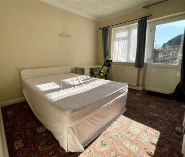 6 bedroom detached house to rent - Photo 2