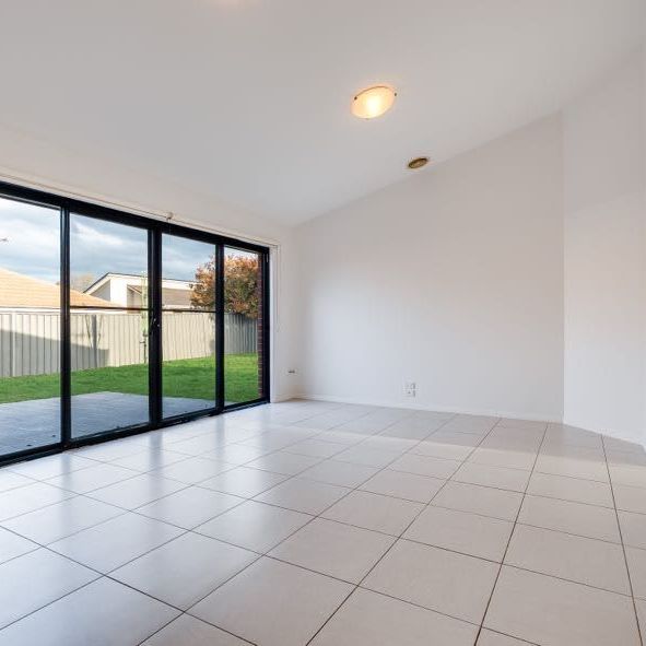 Modern Family Living in Thurgoona - Photo 1