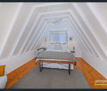 Fully Furnished Stylish 3 Bedroom Home - Photo 5