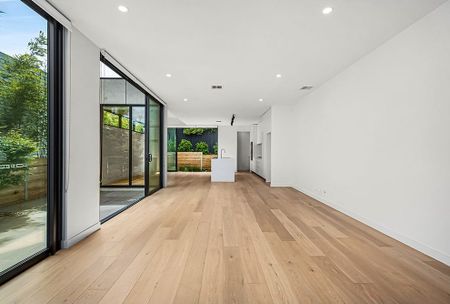 8B Valdemar Court, Brighton East VIC 3187 - Townhouse For Rent | Domain - Photo 4