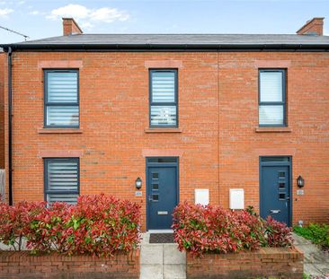 Beautifully presented three bedroom home with stylish open plan liv... - Photo 1
