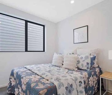 Stunning Four Bedroom Townhouse - Photo 5