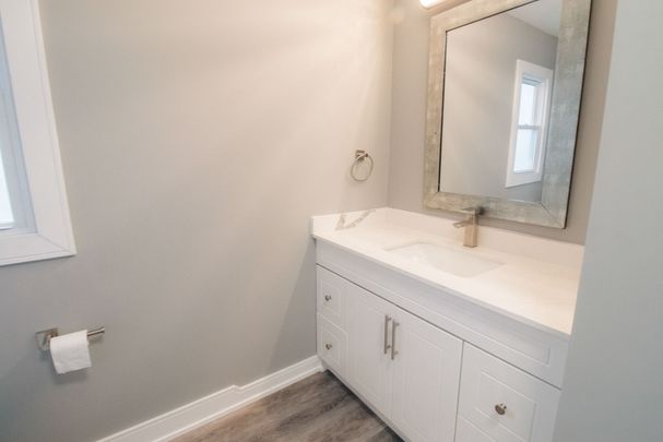 SPACIOUS 3 BEDROOM APARTMENT IN ST. CATHARINES!! - Photo 1