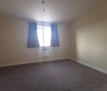 Calcutta Road, Tilbury, RM18 - Photo 2