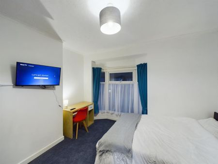 4 bedroom house of multiple occupation to rent - Photo 3