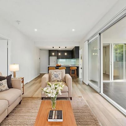 Exceptional 2-Bedroom, 2-Bathroom Apartment - Prime Central Location - Photo 1