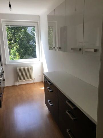 Charmante 3-Zimmer-Wohnung in ruhiger Lage - nahe dem Schloß Hetzendorf - Photo 2