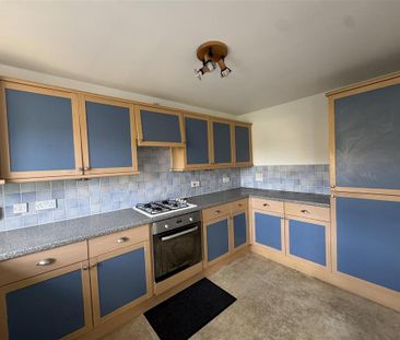 4 bedroom semi-detached house to rent - Photo 2