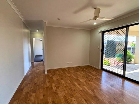 Welcome Home to the Northern Beaches! - Photo 1