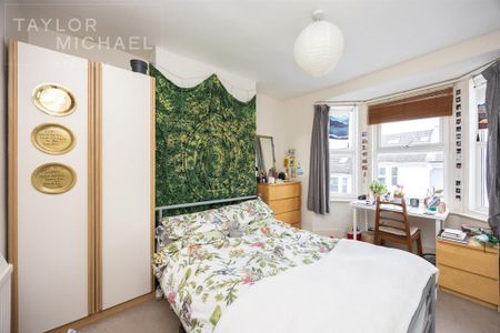 4 bedroom terraced house to rent - Photo 4