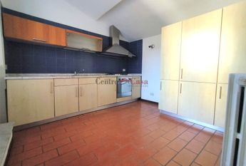 Ampio appartamento con terrazzino libero da metà marzo 2026 !