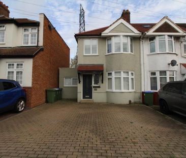 3 bedroom end of terrace house to rent - Photo 3