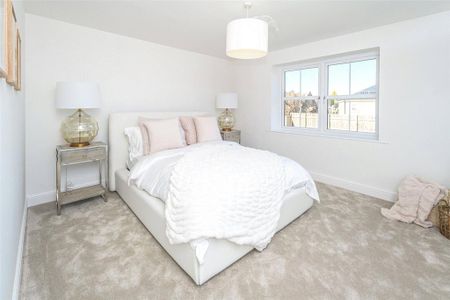 5 bedroom detached house to rent - Photo 2