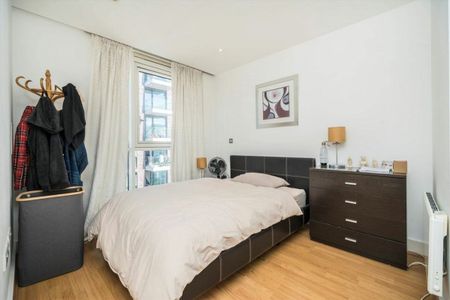 Times Square, Aldgate, E1 - Photo 3