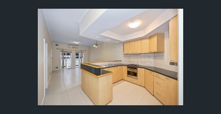 2 BEDROOM, 2 BATHROOM UNFURNISHED APARTMENT - Freshly painted - Photo 5