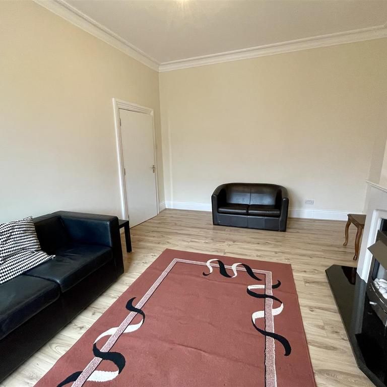 3 bedroom flat to rent - Photo 1