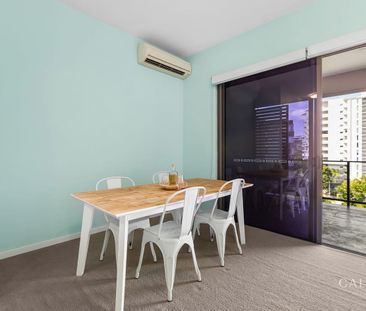 Top Floor Apartment in Prime Kelvin Grove Location ** Furnished ** - Photo 5