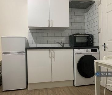 Studio to rent - Photo 6