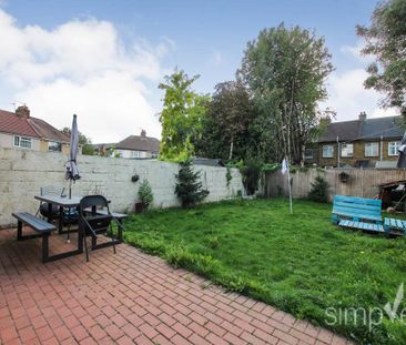 1 bedroom in a house share to rent - Photo 2