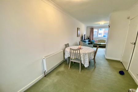 Kingsway Gardens, Chandlers Ford, SO53 - Photo 2