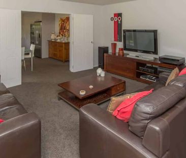 Spacious four bedroom family home! - Photo 1