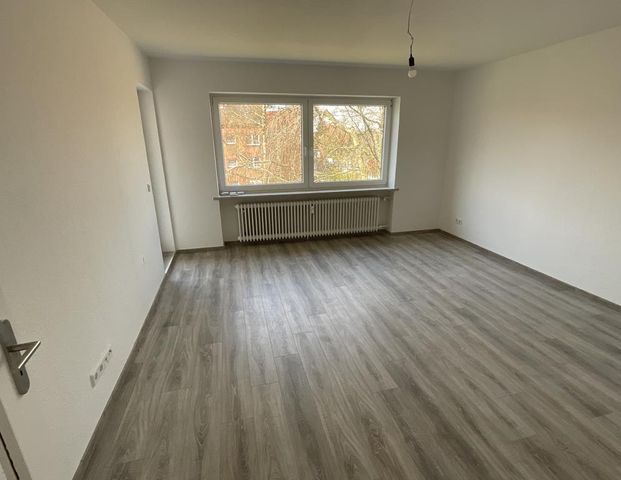 Bereits modernisierte 3 -ZKB-Balkonwohnung in Heppens zu vermieten! - Foto 1