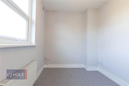 4 bedroom semi-detached house to rent - Photo 3