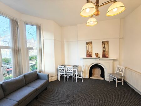 Fairfield Crescent - Photo 2