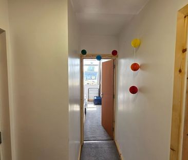 Room in a Shared Flat, Eccles New Road, M5 - Photo 2