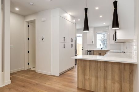 3 Bed Townhouse In Highland Park | Garage | Private Fenced Yard, Premium Location - Photo 5