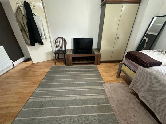 Room in a Shared Flat, High Street, SE20 - Photo 1
