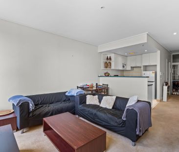 Prime St Kilda Road Location - Move-In Ready Apartment - Photo 2