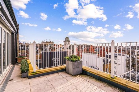 An impressive and bright three bedroom duplex apartment benefitting from a spacious private balcony and direct lift access. - Photo 2