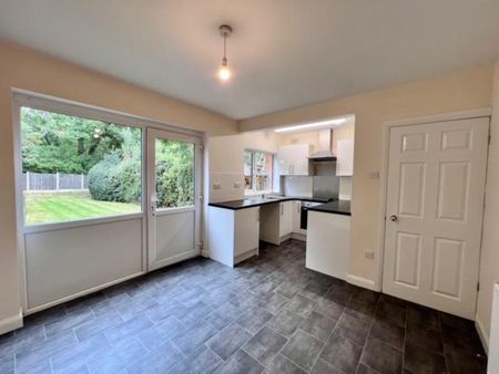 3 bedroom semi-detached house to rent - Photo 5