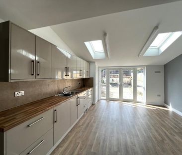 3 bedroom terraced house to rent - Photo 5