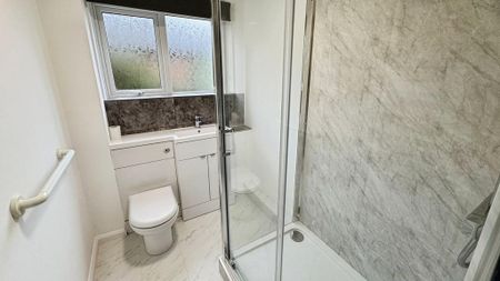 2 bedroom ground floor flat to rent - Photo 3