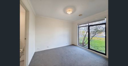 Well‑Presented 3 Bedroom House in Convenient Truganina Location - Photo 4