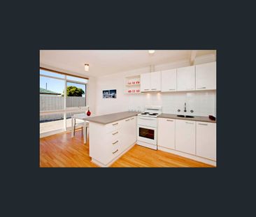 4/102 Colac Road, Highton, Vic 3216 - Photo 3