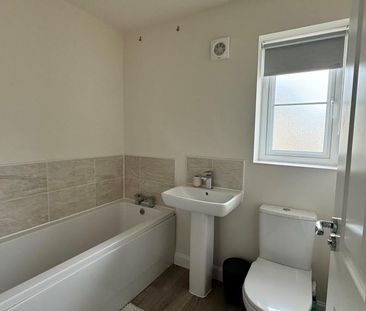 3 bedroom detached house to rent - Photo 2