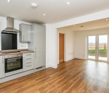 3 bedroom semi-detached house to rent - Photo 5