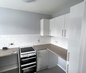 2 bedroom semi-detached house to rent - Photo 6