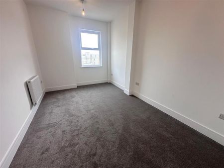 3 bedroom flat to rent - Photo 2