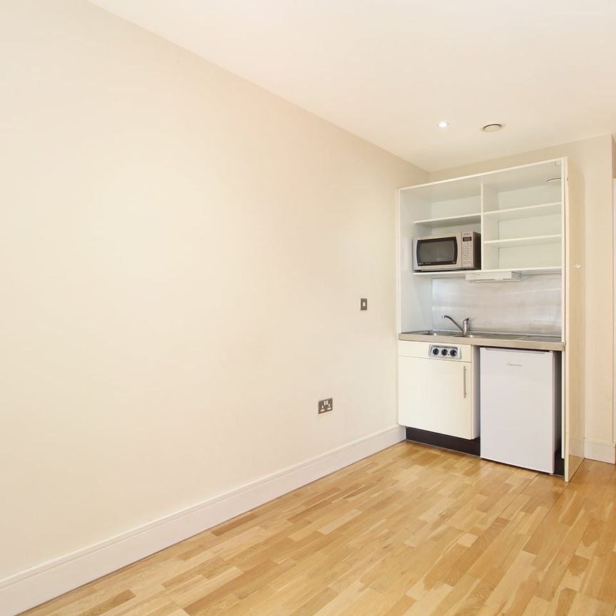 Studio Flat, Great Suffolk Street, SE1 - Photo 1