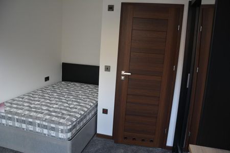 5 bedroom terraced house to rent - Photo 4