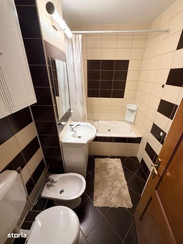 Apartament de inchiriat 3 camere, 2 bai. -situat pe strada Livezeni - Photo 5