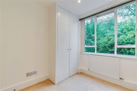 2 bedroom flat in London - Photo 3