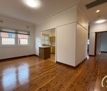 Updated Three Bedroom, Family Home! - Photo 5