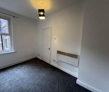 2 bedroom ground floor flat to rent - Photo 5