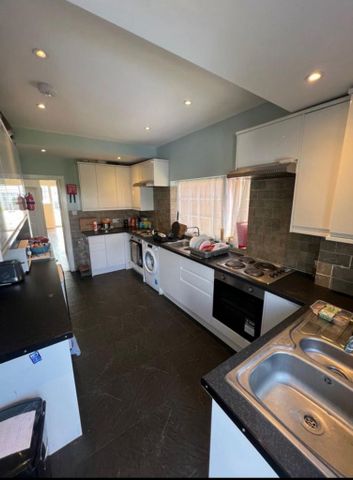 4 bedroom house share to rent - Photo 3